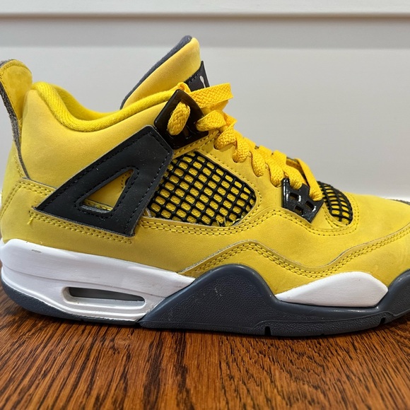 Nike Air Jordan Retro Big Kid size 4.5 - Picture 10 of 14